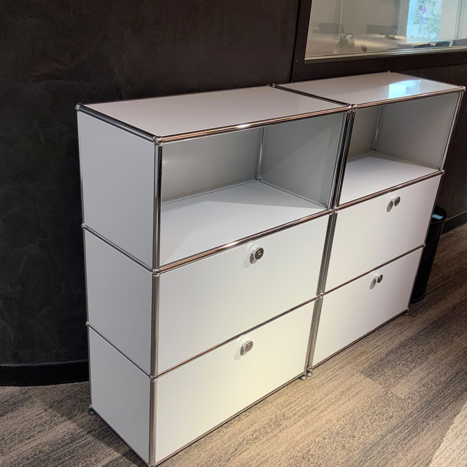 Armoire basse usm metal blanc / chrome