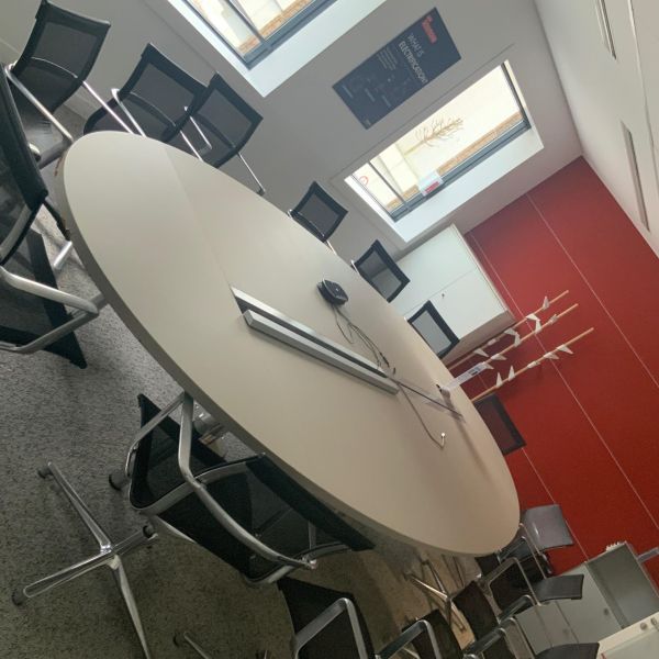 Table de reunion bois / metal blanc/gris/chrome