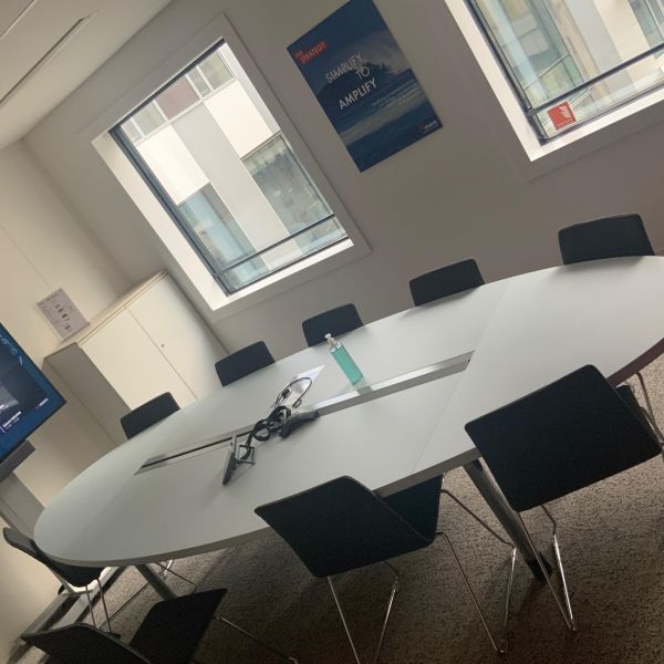 Table de reunion bois / metal gris/noir/chrome