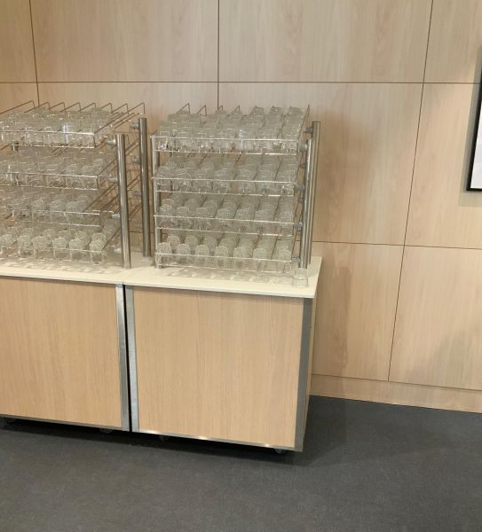 Meuble bas bois / metal blanc / bois / chrome