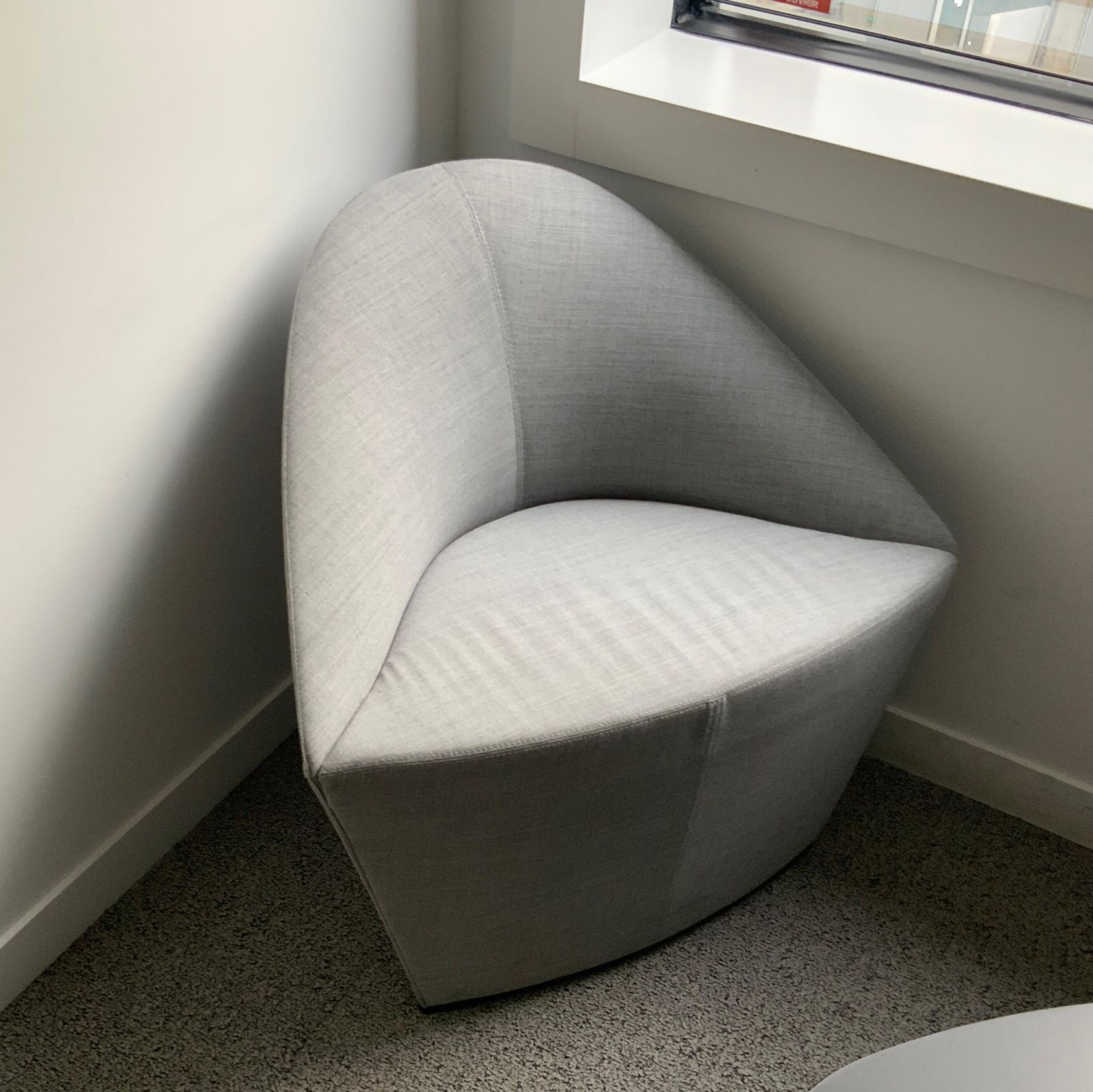 Fauteuil d'accueil arper tissu gris / chrome