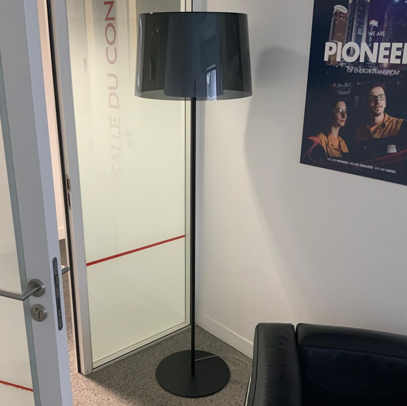 Lampadaire pedrali metal / plexiglas noir / transparent