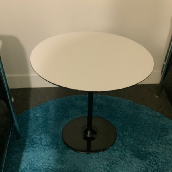 Table basse arper plastique / bois noir / blanc