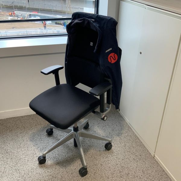 Fauteuil de travail steelcase plastique / tissus noir / gris