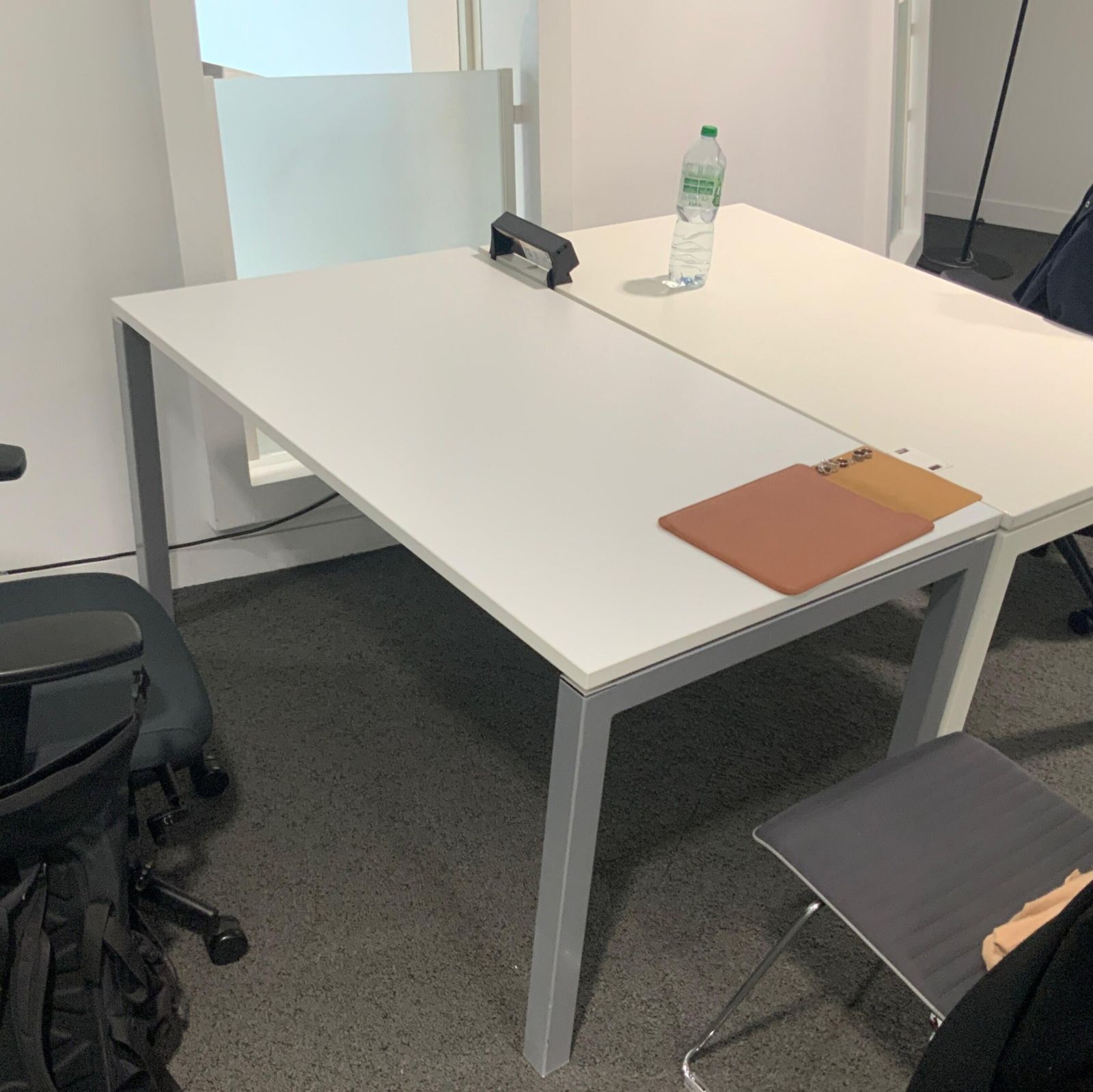 Bureau konig neurath bois / metal / plastique gris / gris fonce