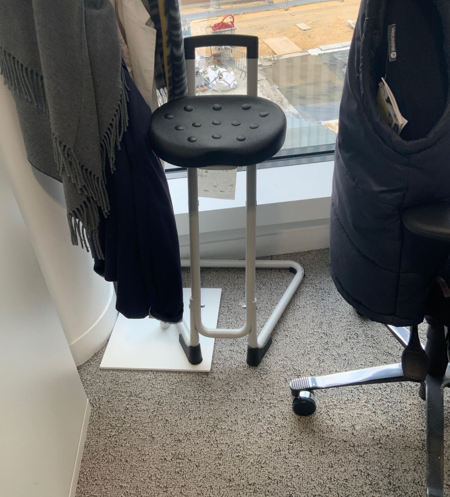 Tabouret metal / plastique blanc / noir