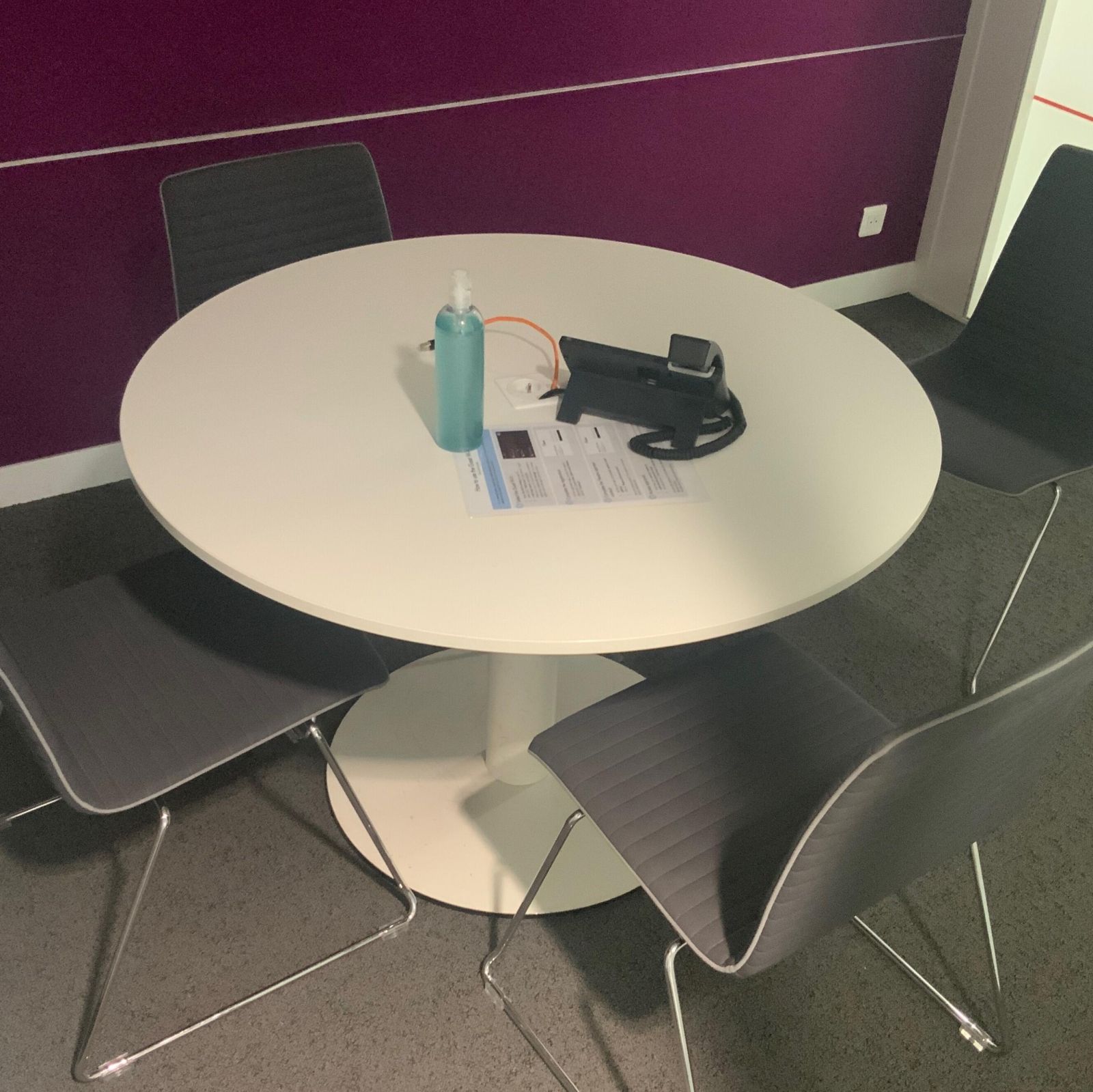 Table ronde bene bois / metal blanc