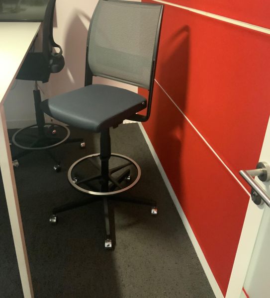 Fauteuil de reunion tissu / plastique/metal gris/noir