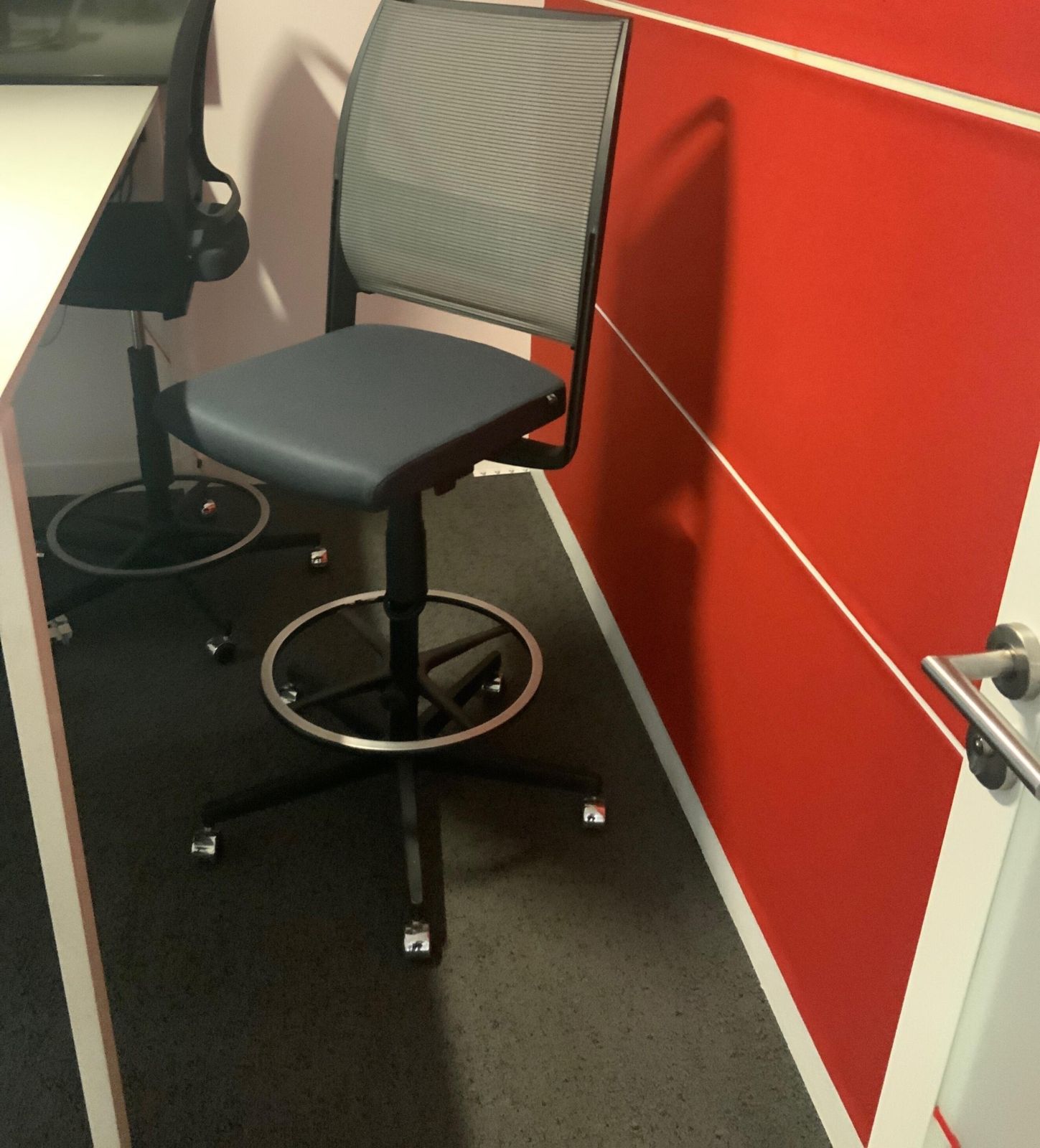 Fauteuil de reunion tissu / plastique/metal gris/noir