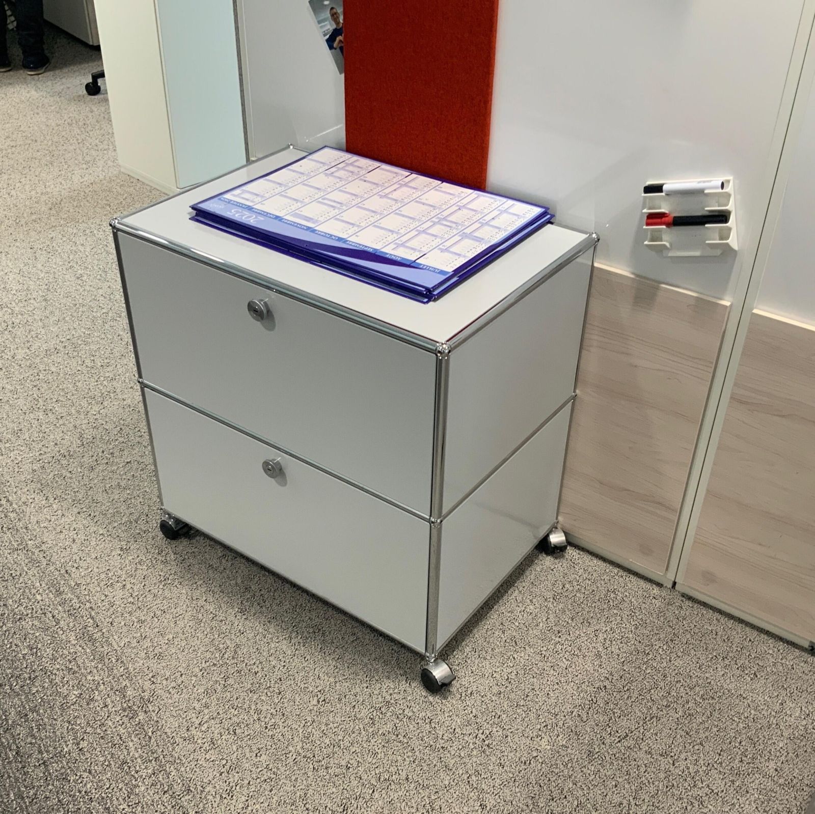 Meuble bas usm metal gris/chrome