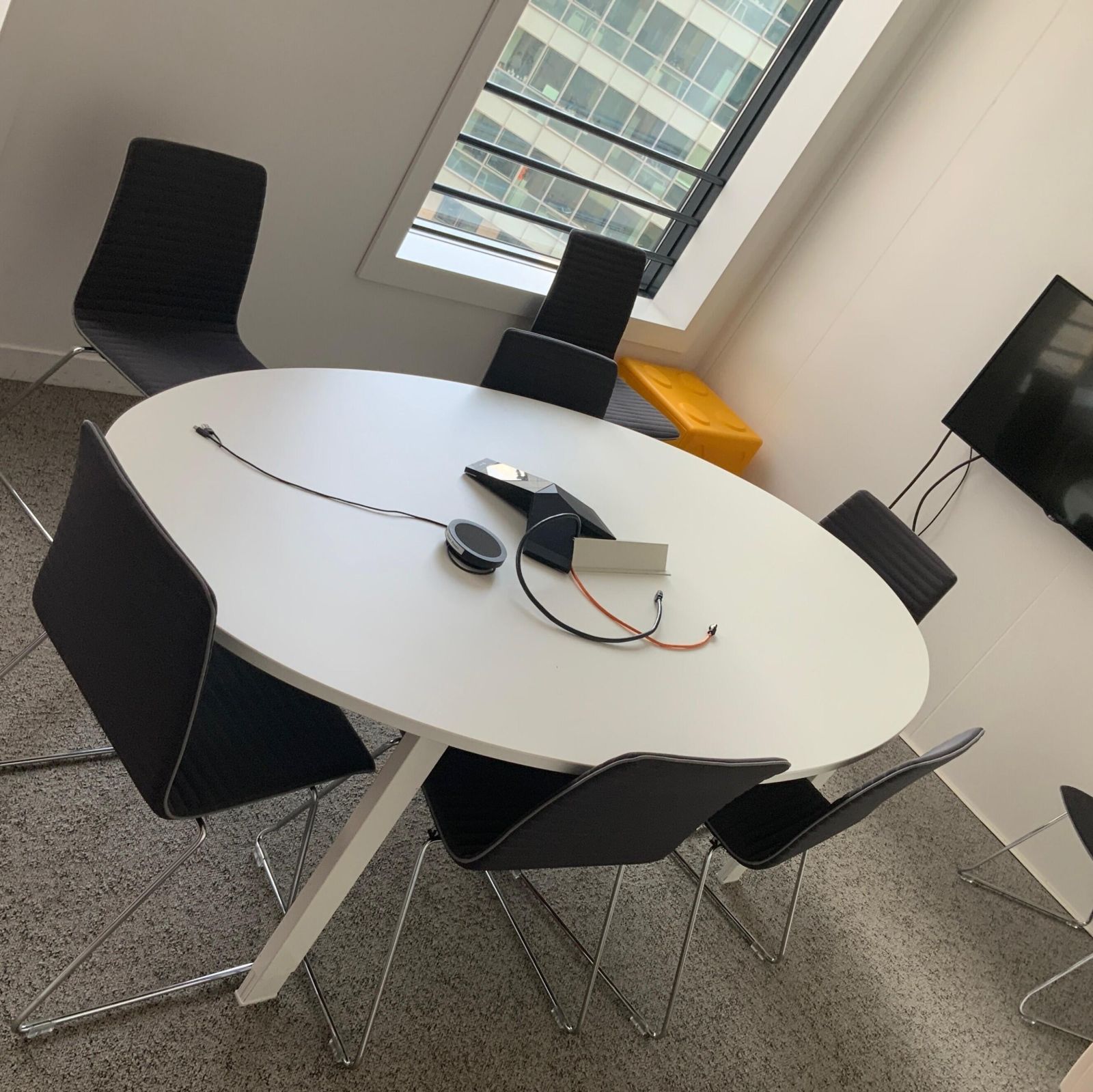 Table de reunion konig neurath bois / metal blanc