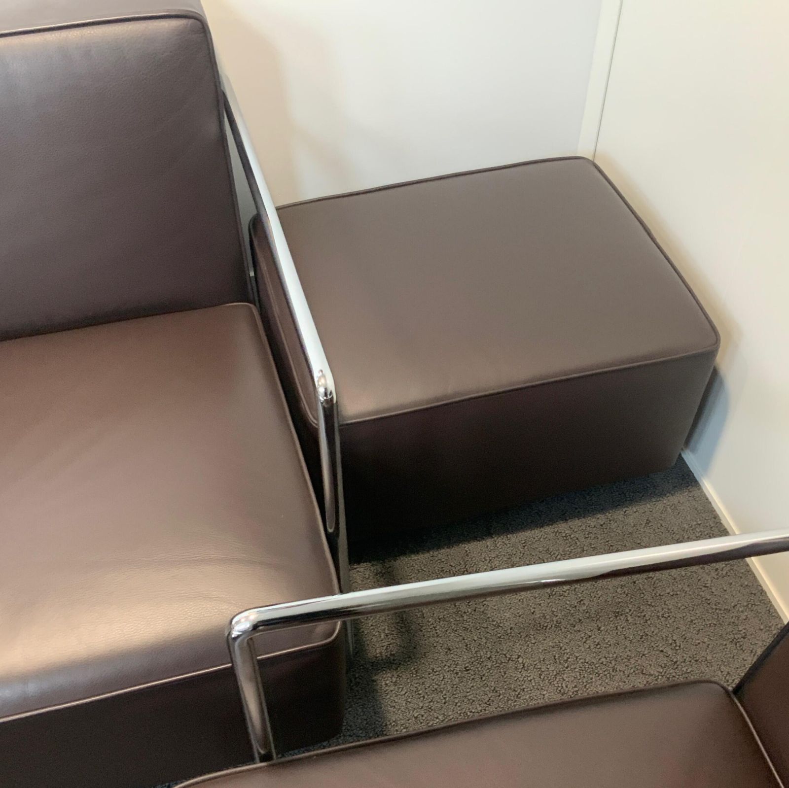 Pouf cuir / metal marron/chrome