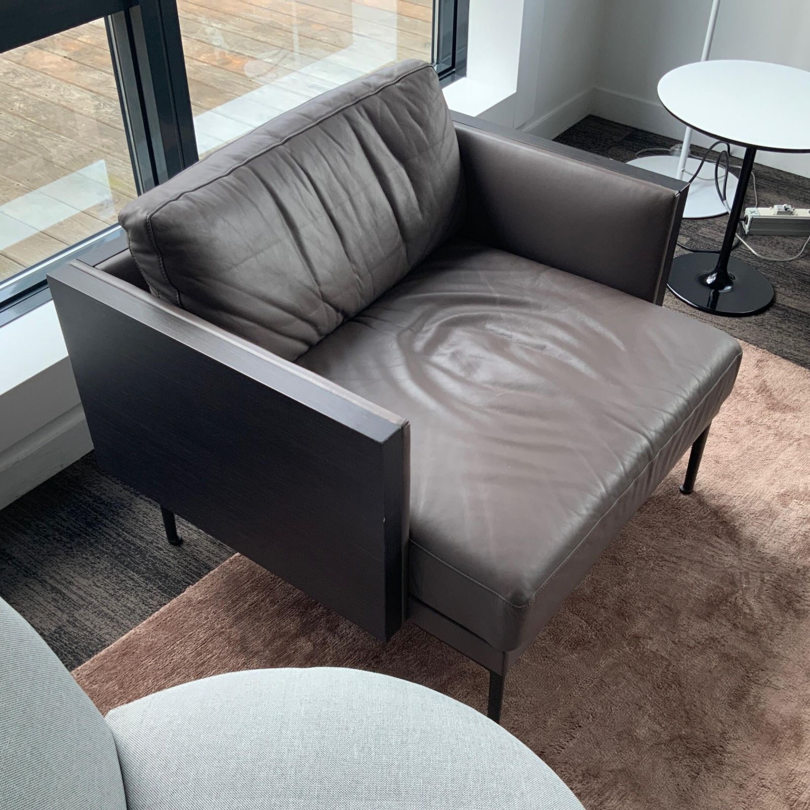 Fauteuil de salon steeve cuir / bois gris/marron