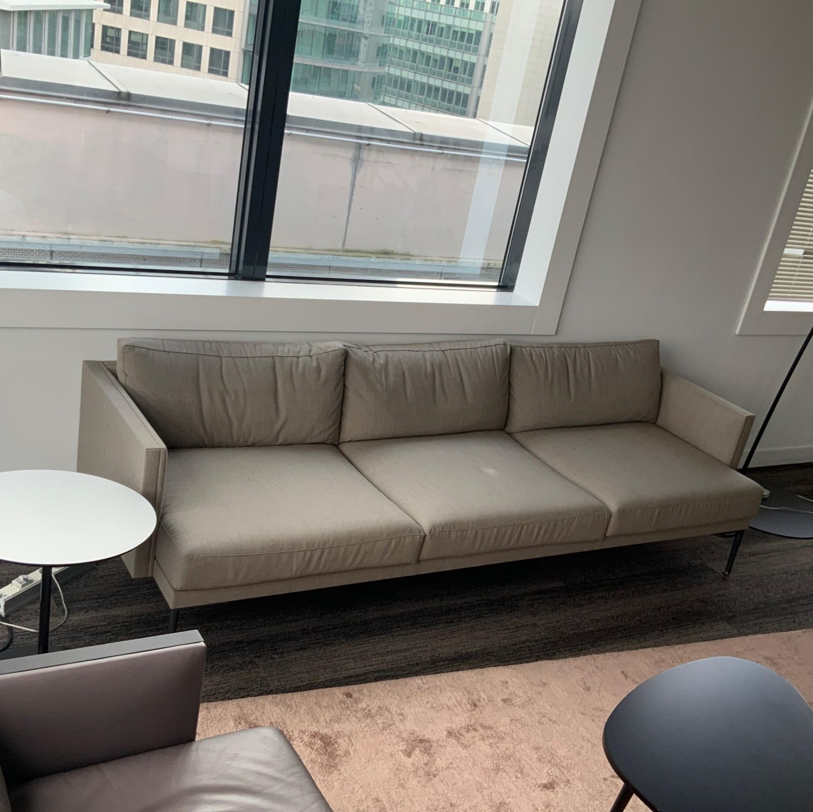 Canape silvera tissu taupe