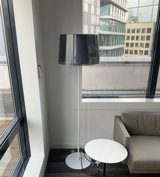 Lampadaire pedrali metal / plexiglas blanc / transparent