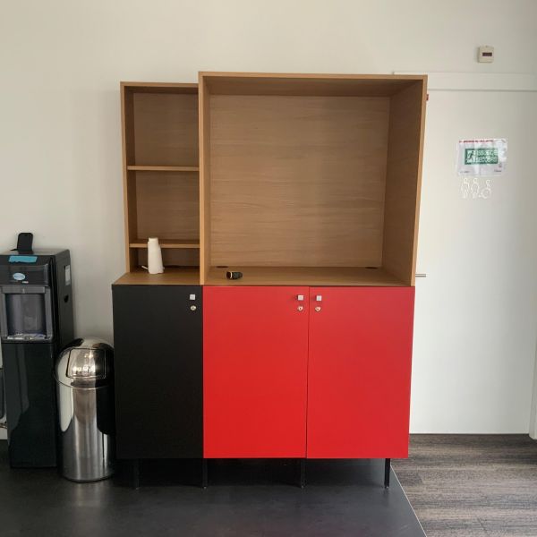 Meuble cuisine bois / metal rouge/noir/marron