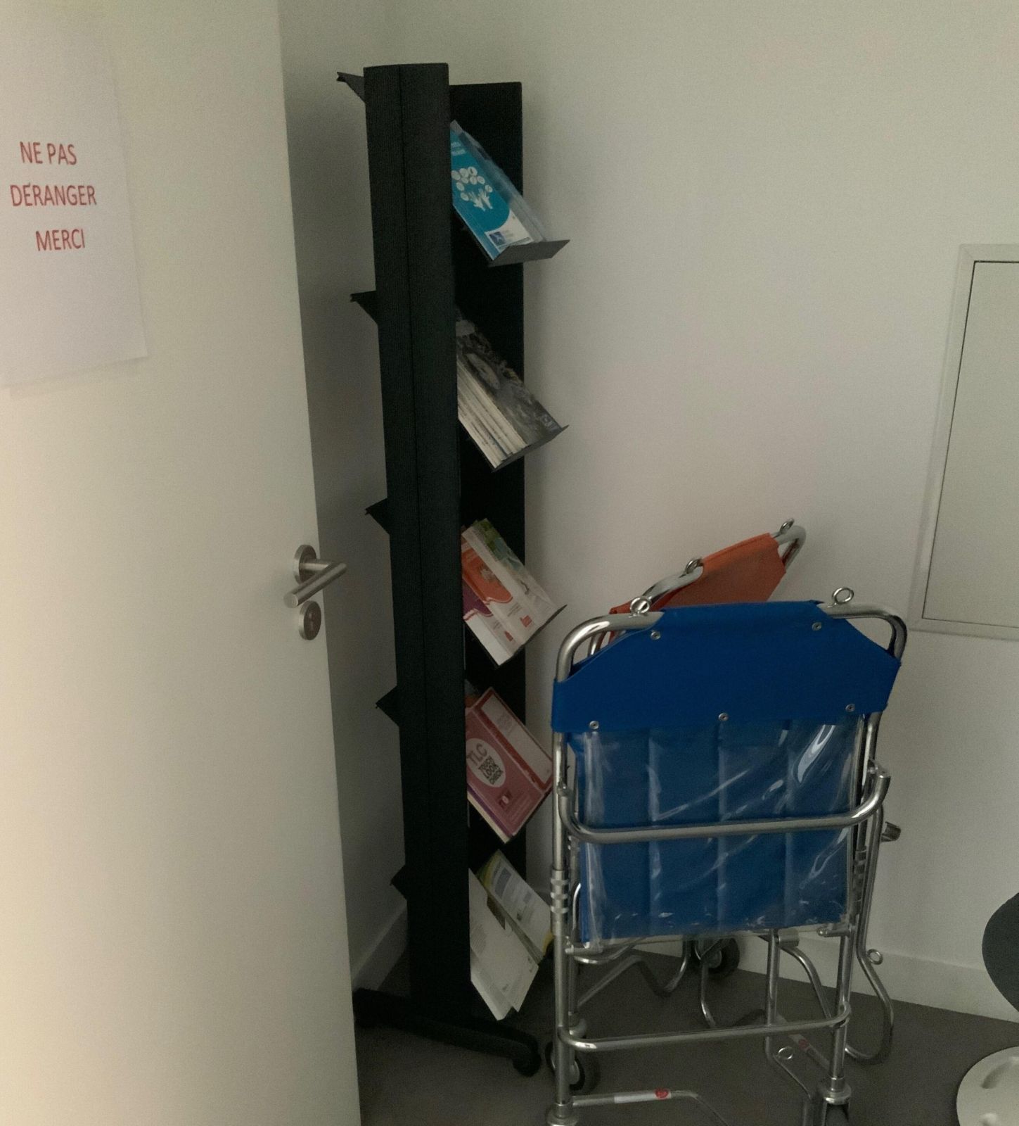 Presentoir a revue plastique noir