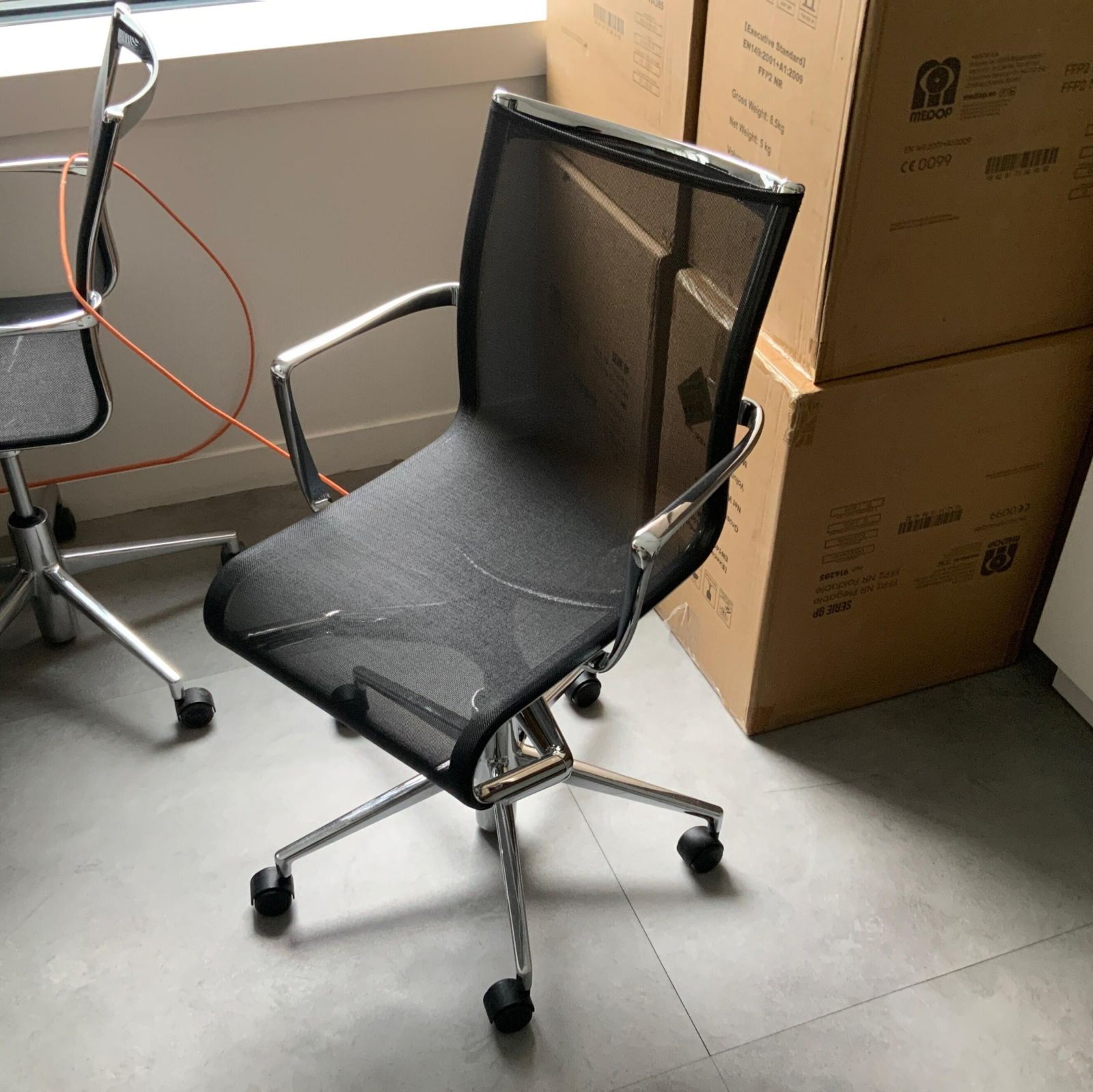 Fauteuil de travail alias resille / metal gris/chrome