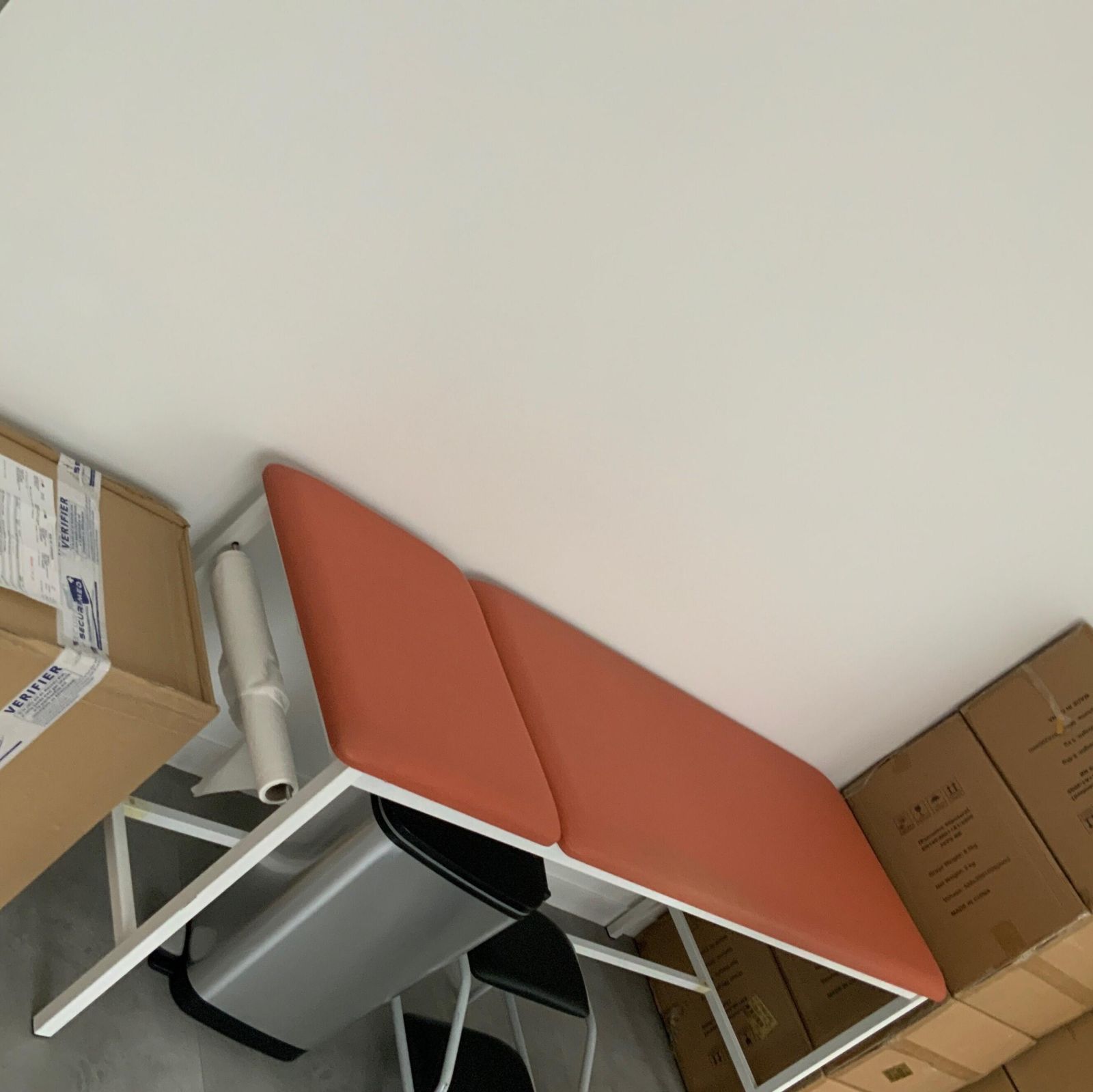 Lit medical metal / plastique orange/blanc