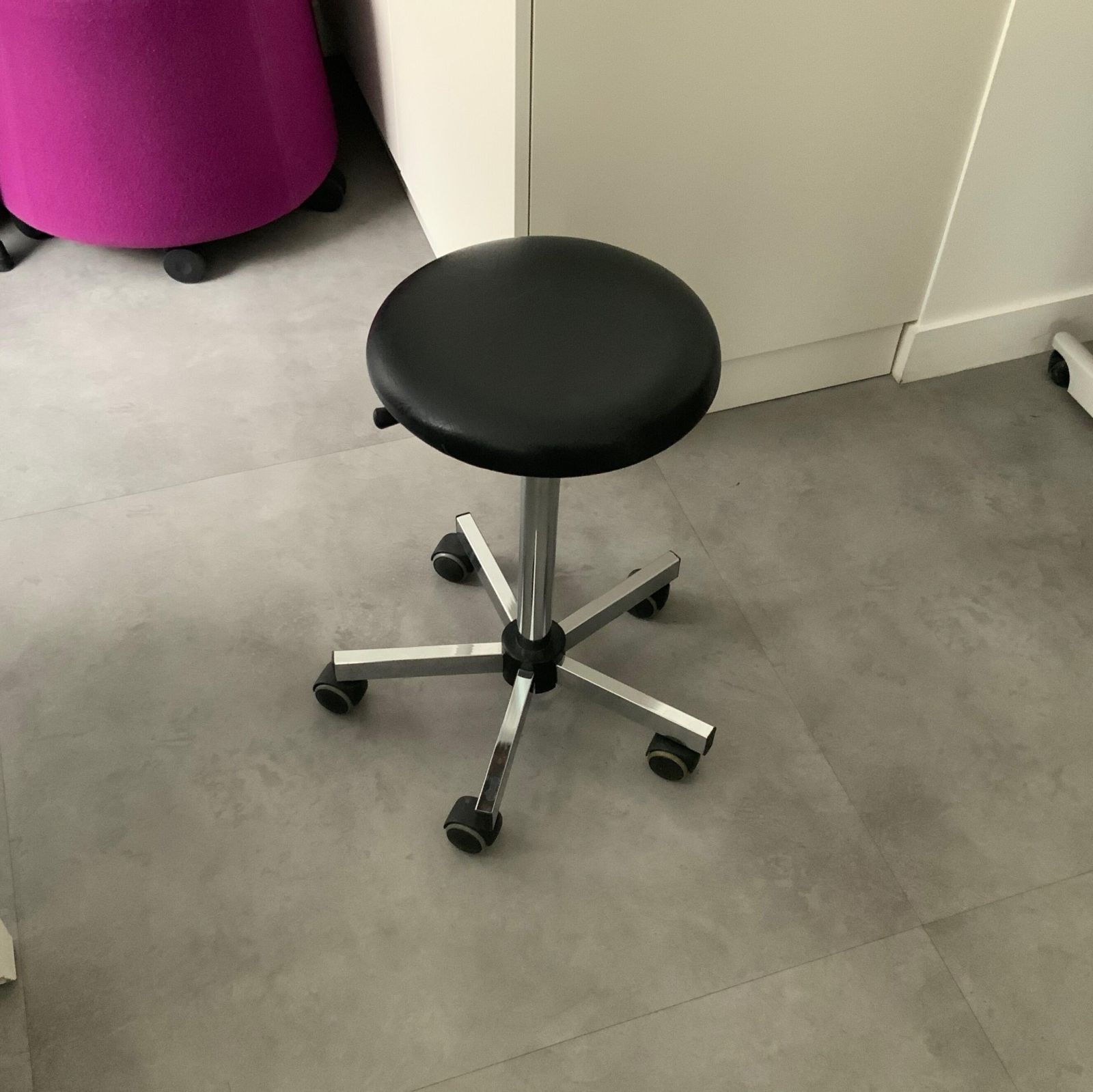 Tabouret cuir / metal chrome/noir