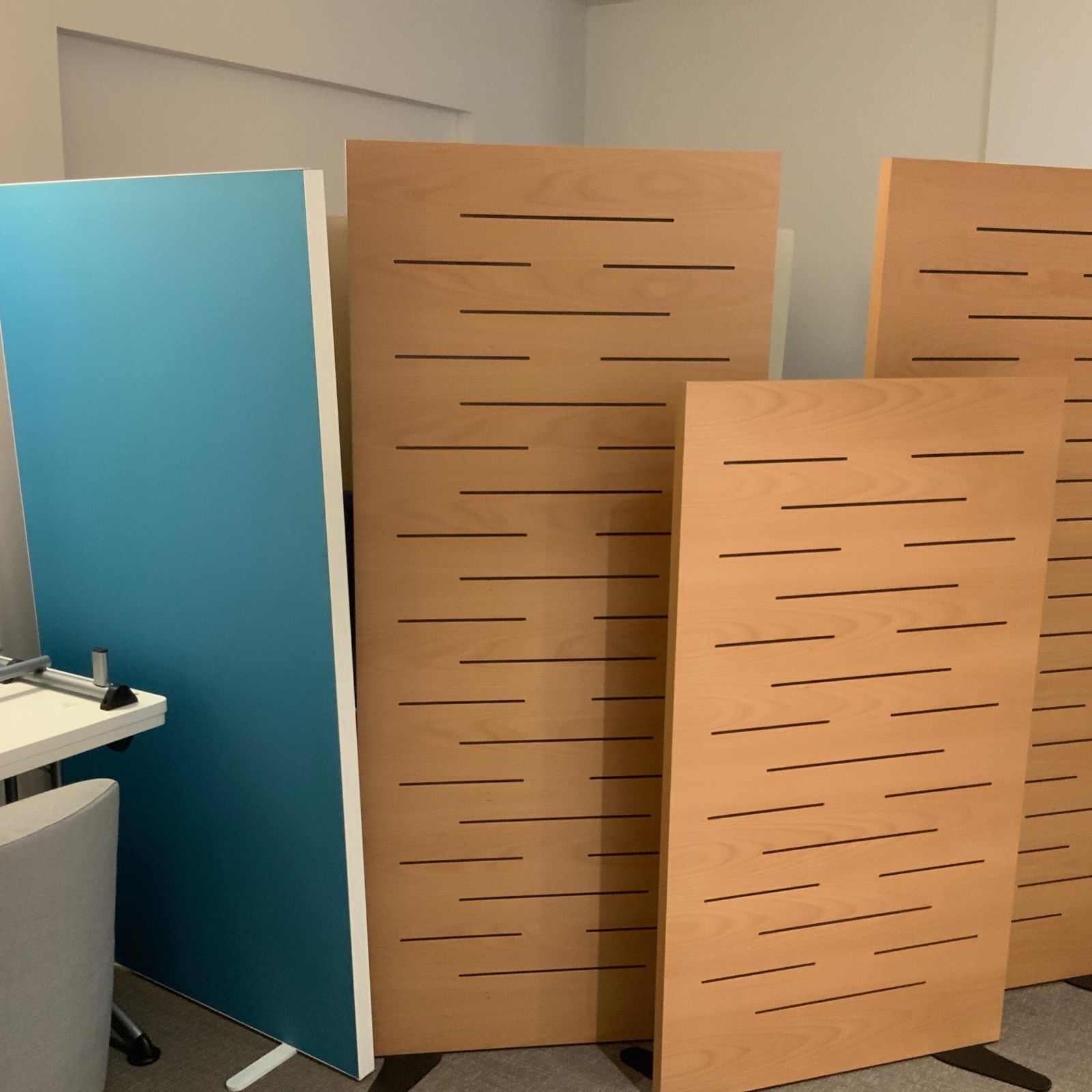 Panneau de separation bois / metal bois