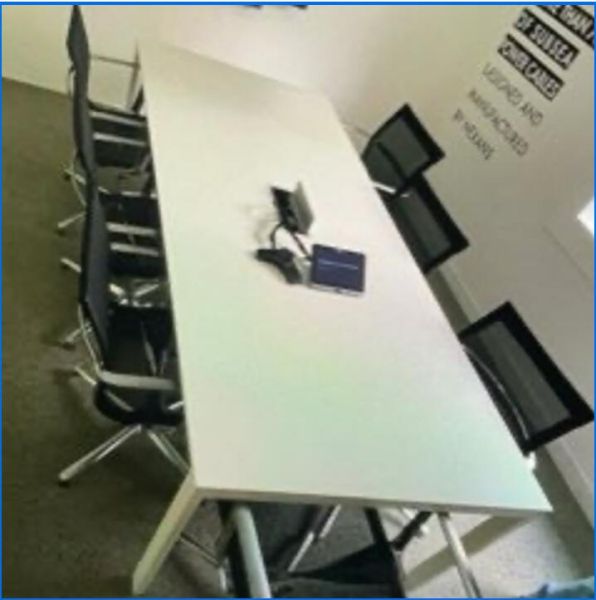 Table rectangle bois / metal blanc/chrome/noir