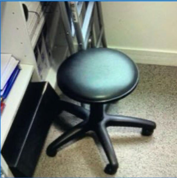 Tabouret cuir / metal noir