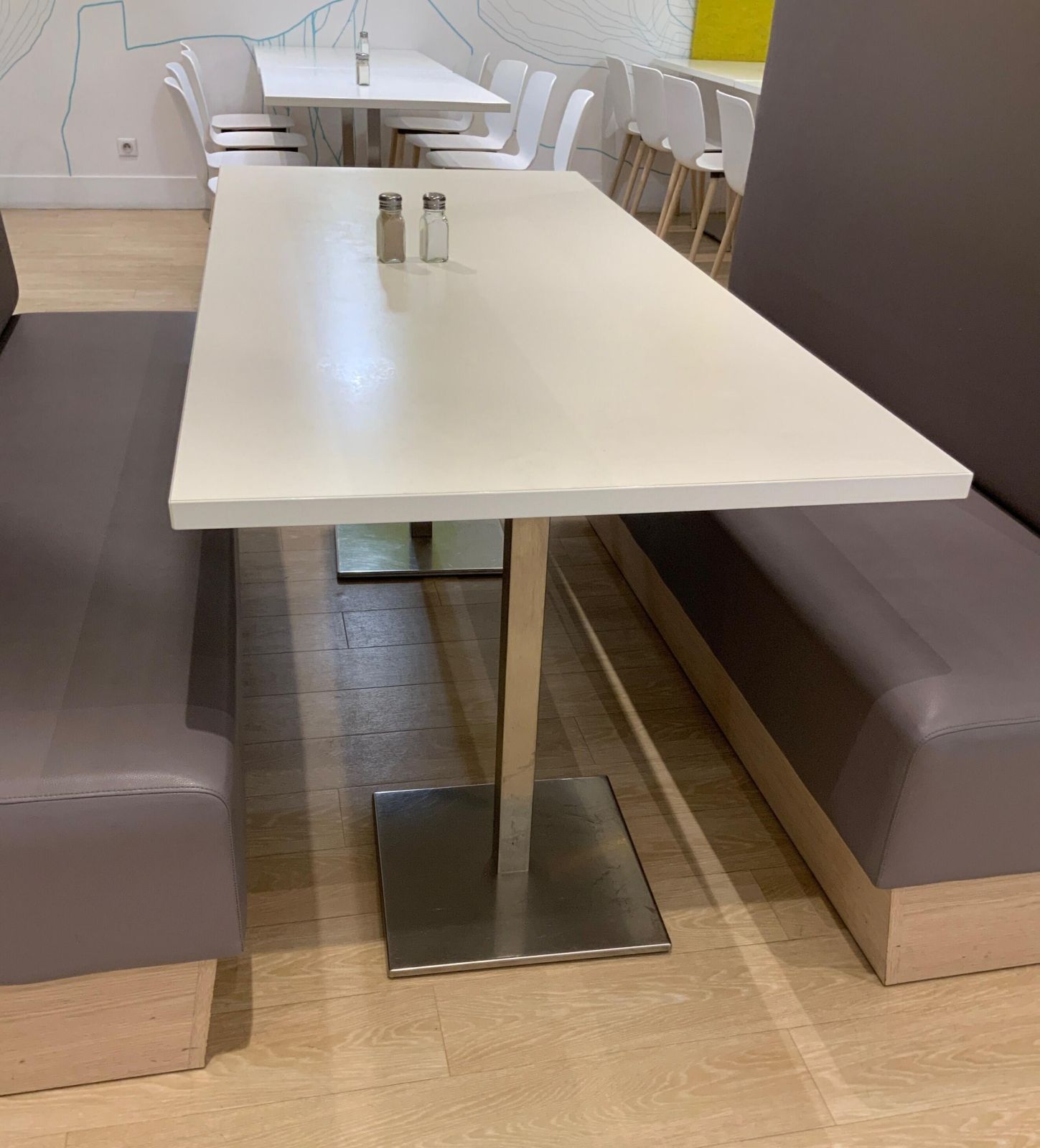 Table réctangulaire bois / metal blanc / chrome