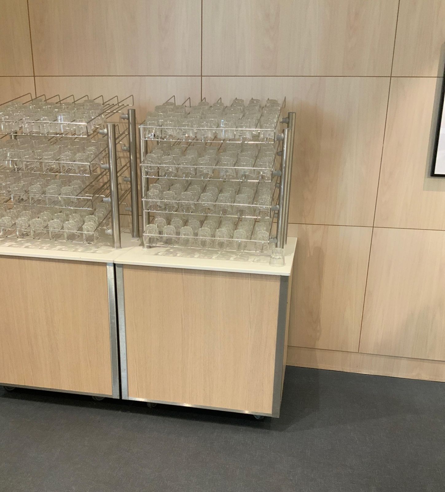 Meuble bas bois / metal blanc / bois / chrome